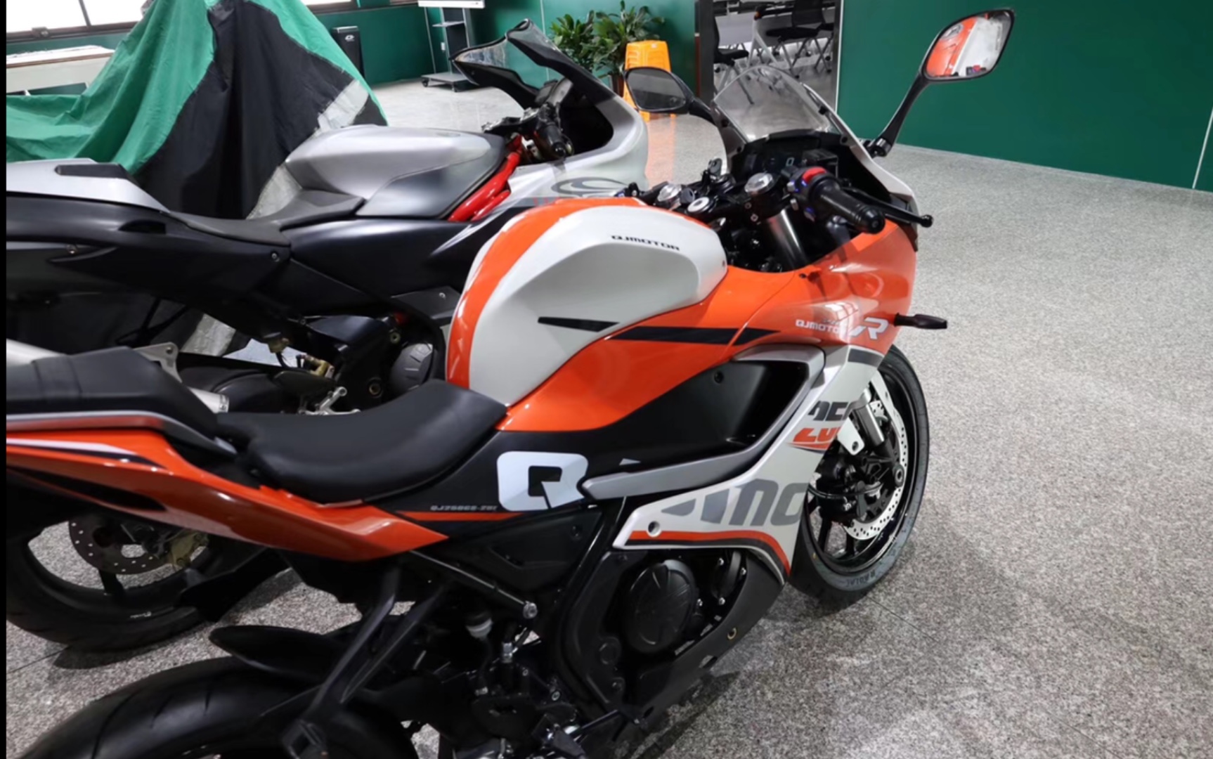 贝纳利1130跑车即将上市,国产3缸哪家强_哔哩哔哩 (゜-゜)つロ 干杯