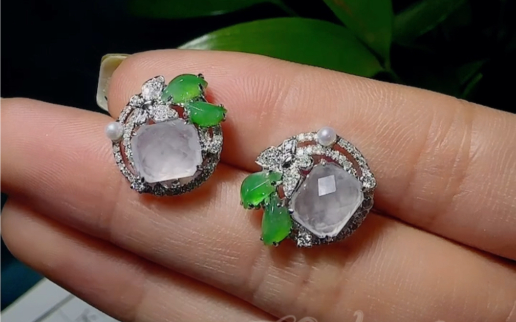 格仔面切割白冰翡翠裸石镶嵌定制的耳钉