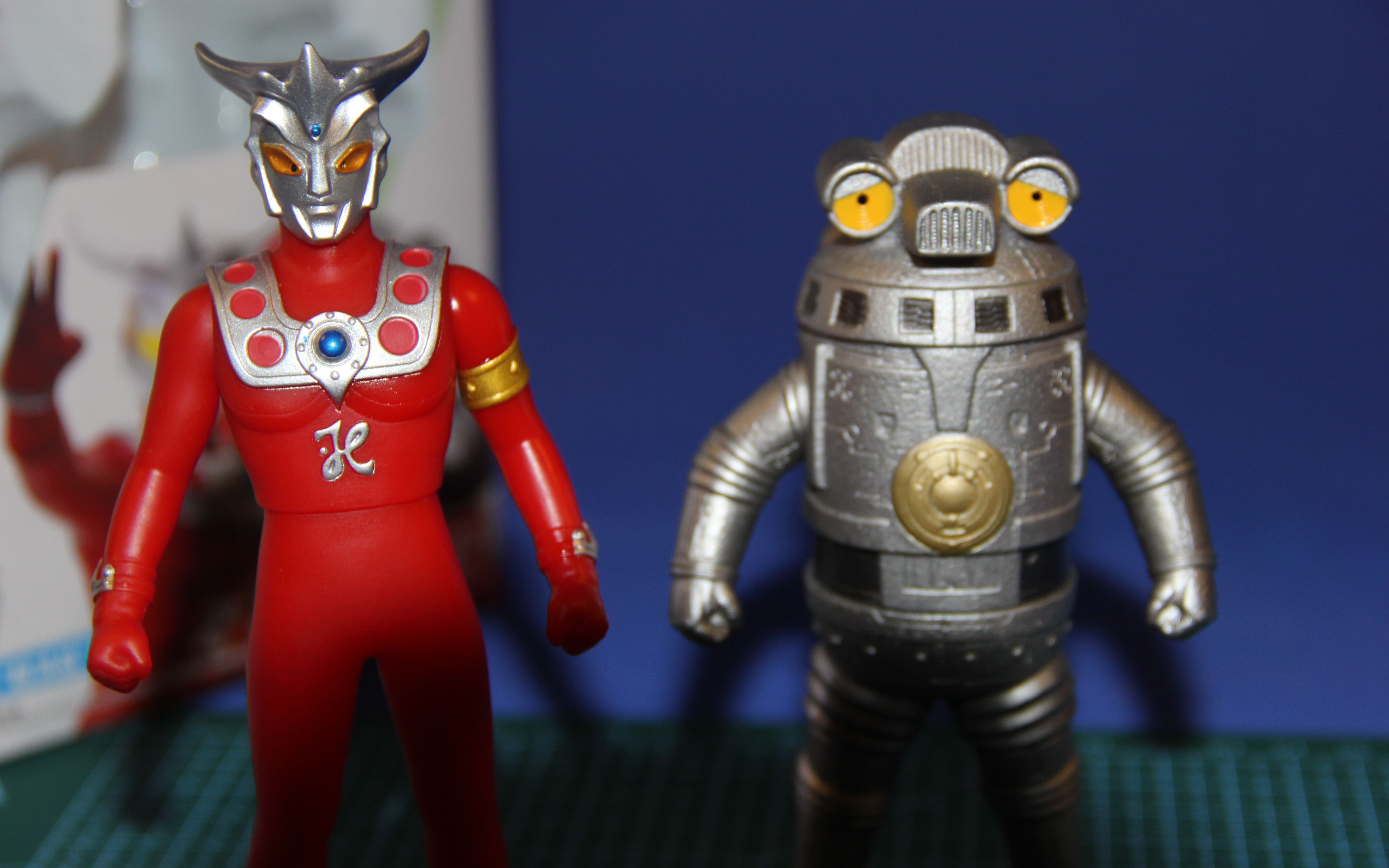 【黄jin上传】雷欧奥特曼超联合赛文加 国代软胶套装_哔哩哔哩_bili