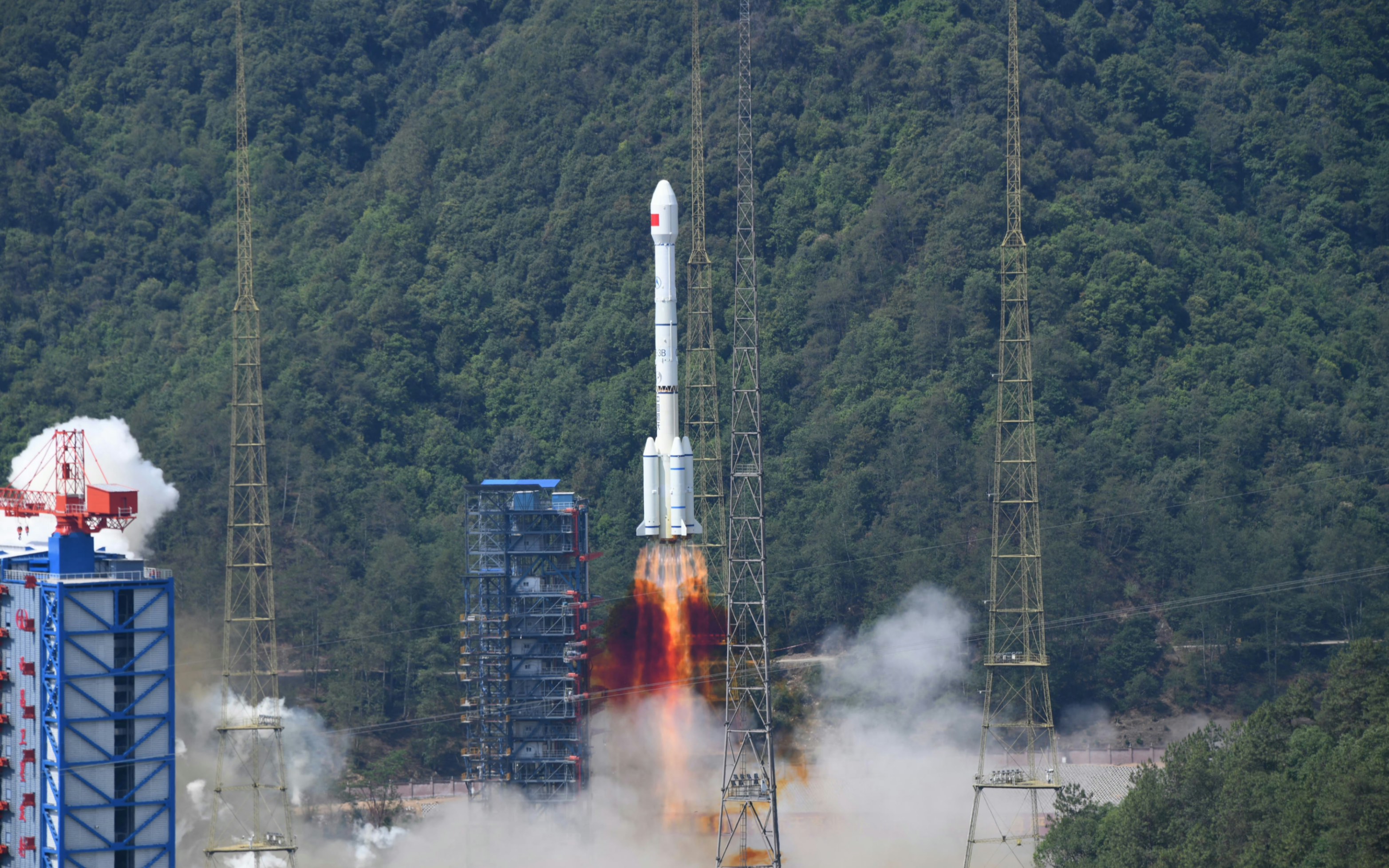 17 長征三號乙遙八十七運載火箭成功發射第五十六顆北斗導航衛星(geo