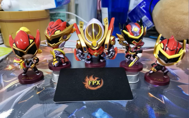 【解说诺亚】开箱|fpx冠军皮肤手办开箱vlog~好帅!_哔哩哔哩_bilibili