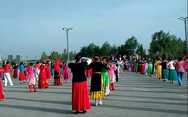 [图]【现场拍摄】库尔勒市“千人共跳一场舞”大型活动拍摄花絮