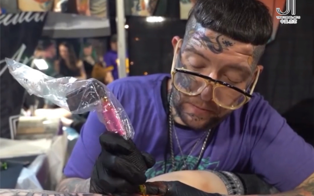 国外著名纹身师:纹身大师的工作日常