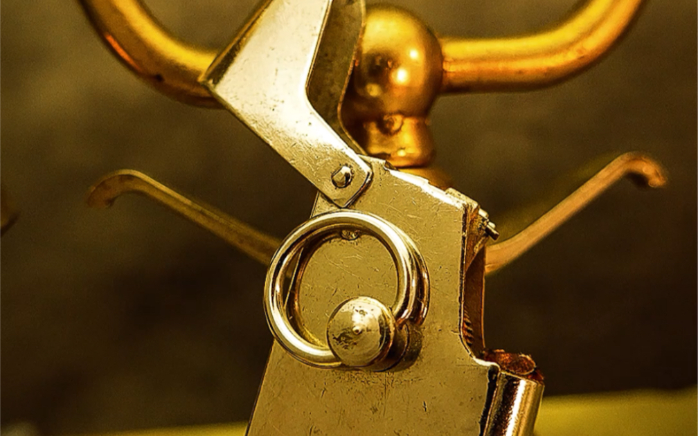 经历了100多年历史的火绒古董打火机 让人大开眼界