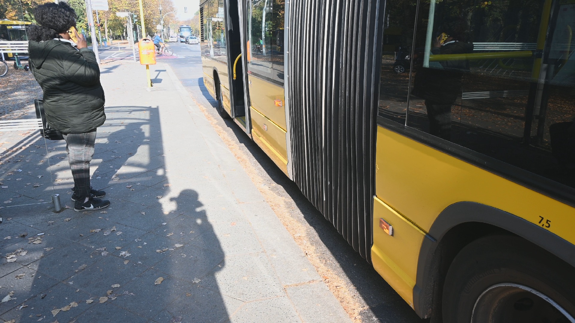 德国柏林公交车车厢恢复运营角度