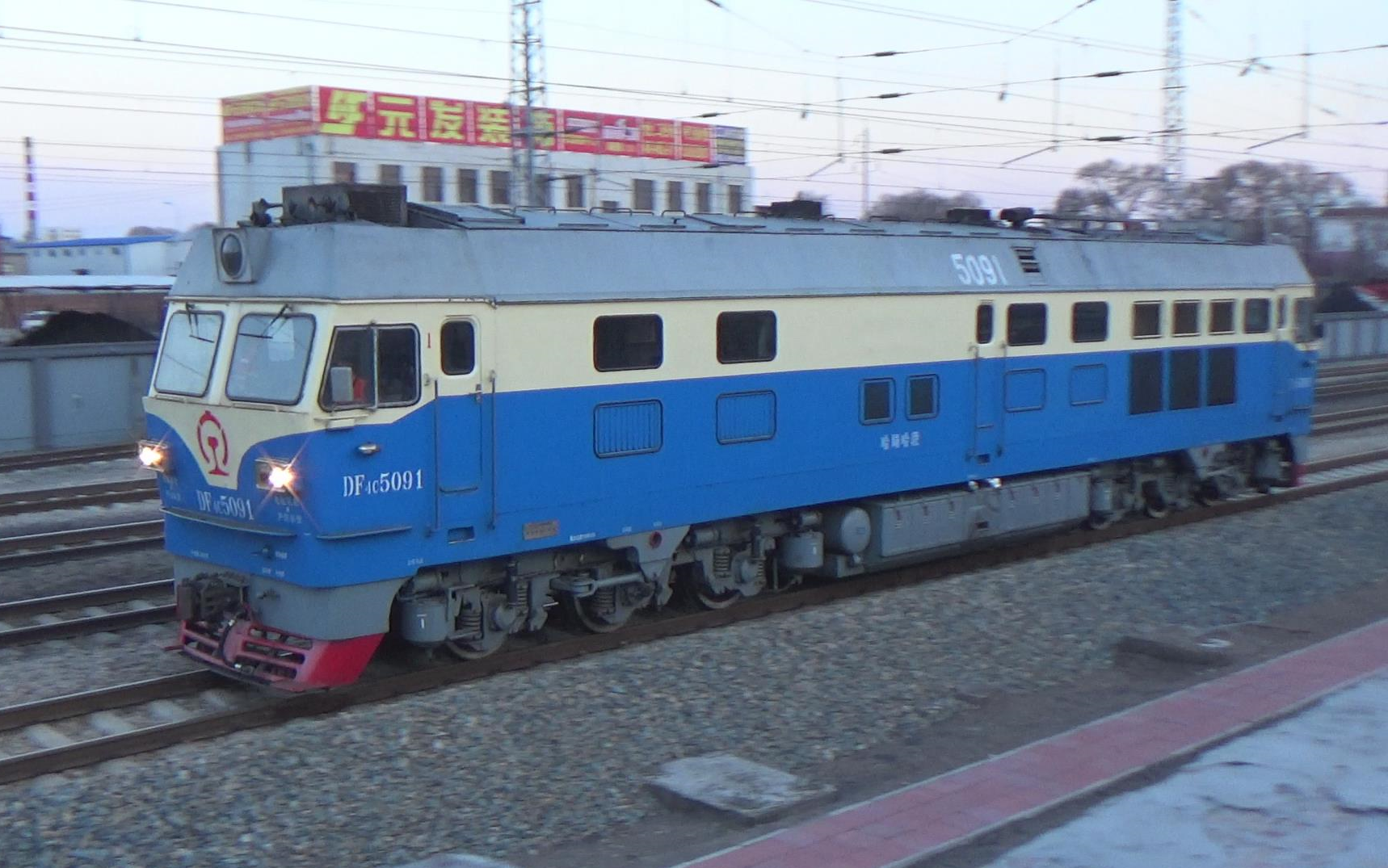 【4月调图】哈局哈段df4c 5091 51165次货车单机进平齐线齐北场 2019.