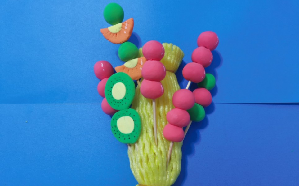 用水果网和超轻粘土做孩子们最爱的糖葫芦