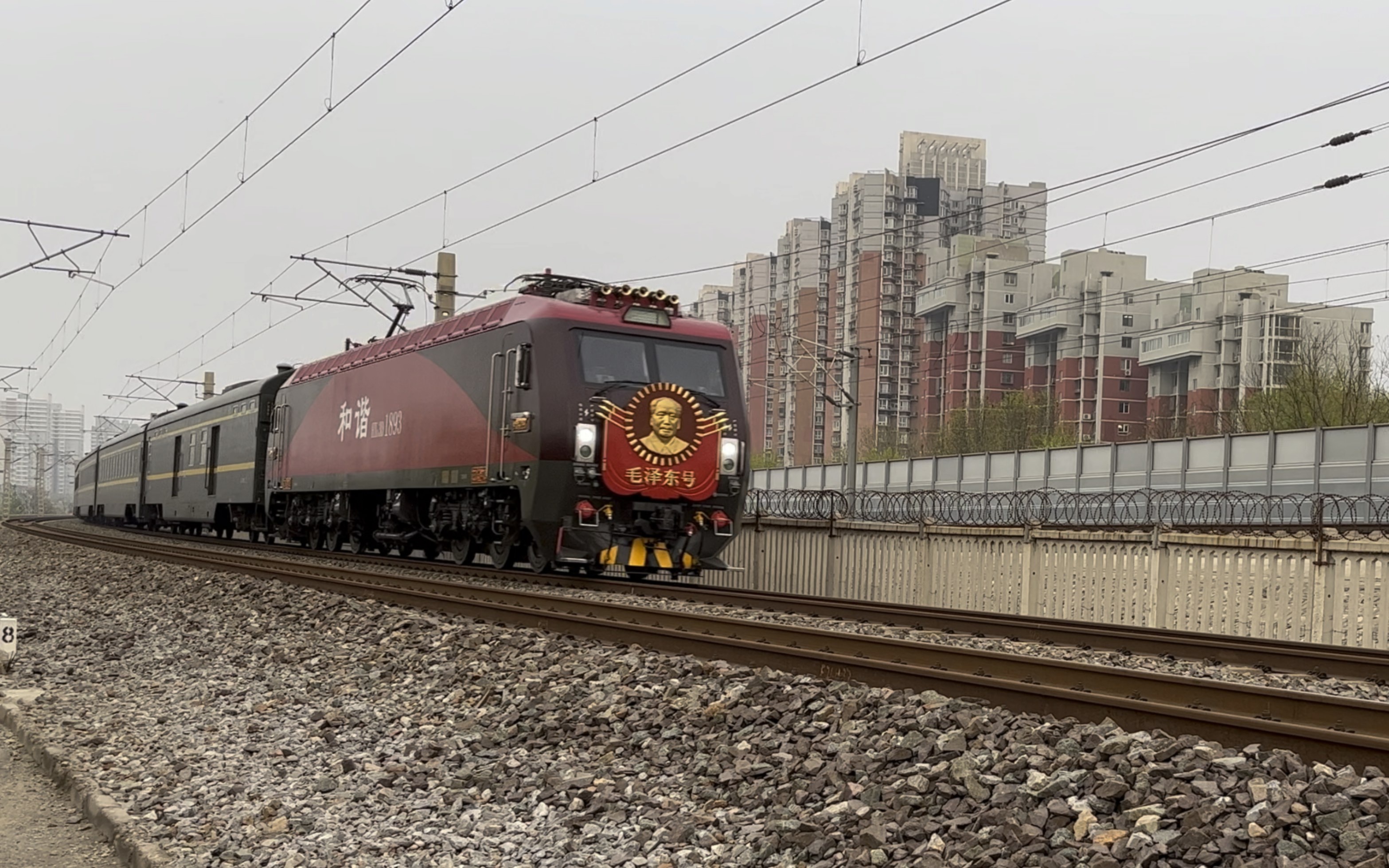 【铁路】hxd3d1893牵引z1次通过衙门口机位