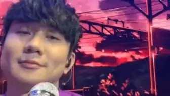 这个视角的演唱会看过没，这个人竟然在演唱会上开直播，哈哈#林俊杰 #jj林俊杰 #林俊杰演唱会