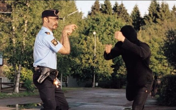 国外警察真牛逼,估计中国功夫片看多了