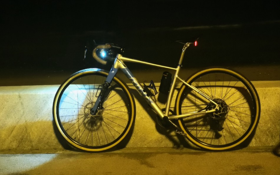 公路车夜骑仙境浓雾里真的啥都看不见