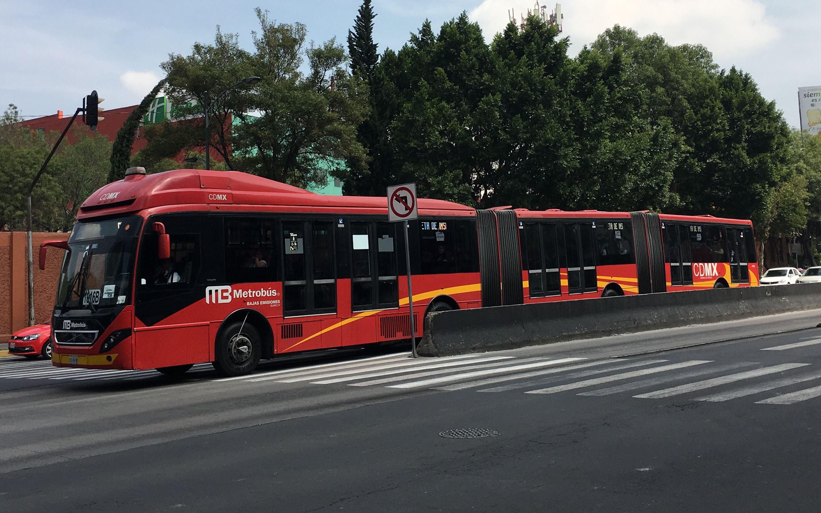 墨西哥城双铰接快速公交