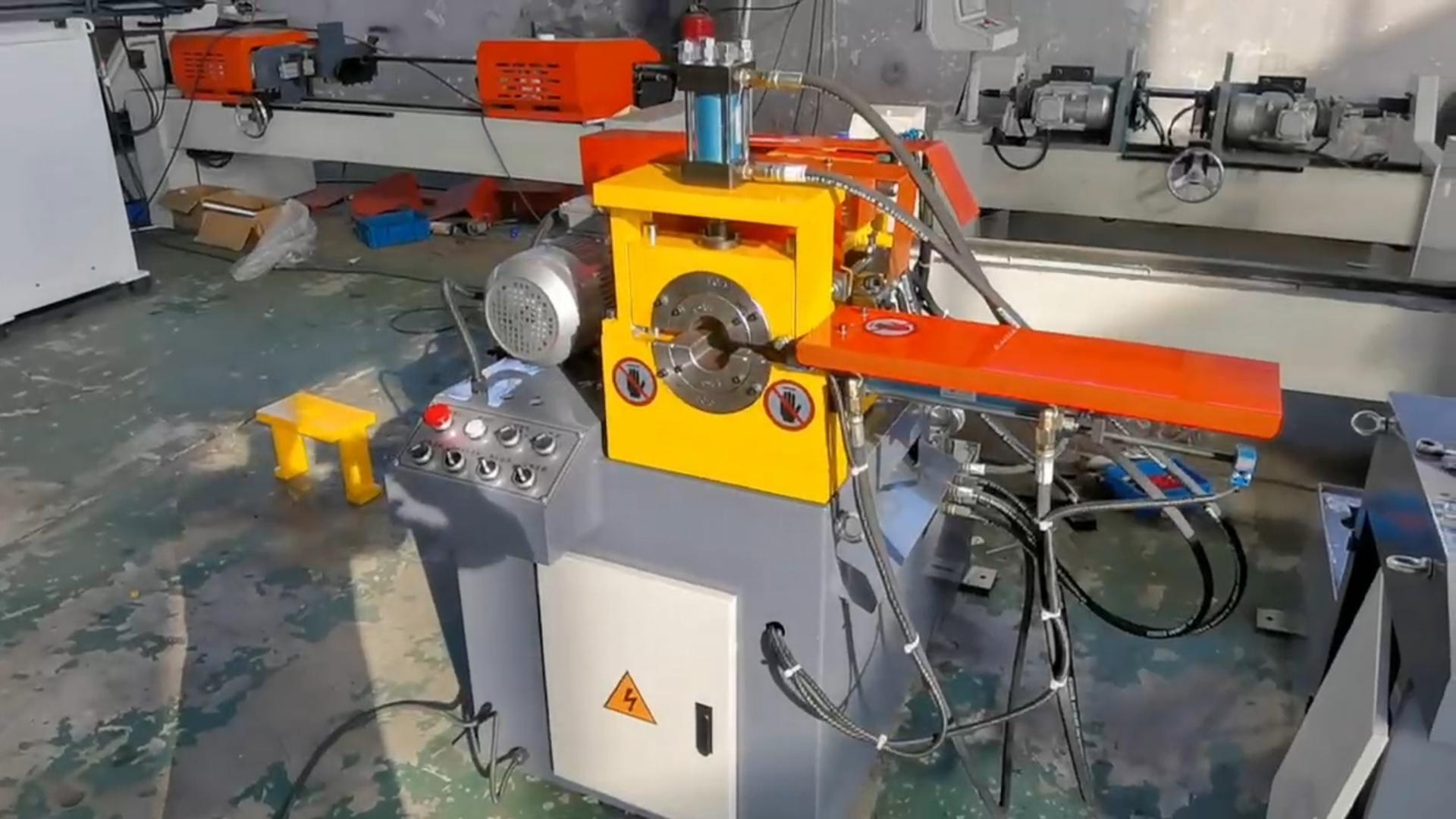 圆棒中心打孔单头倒角机厂家试机现场