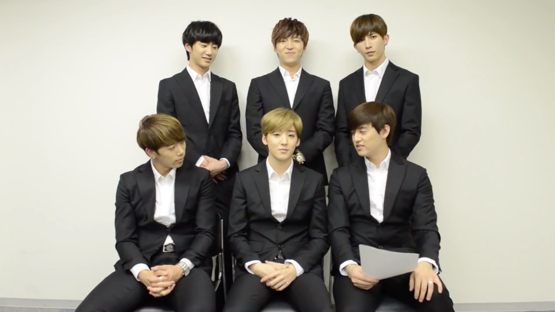 专访: u-kiss (韩国) 谈论关于新成员 jun 和 不要卖弄风骚 mv_哔哩