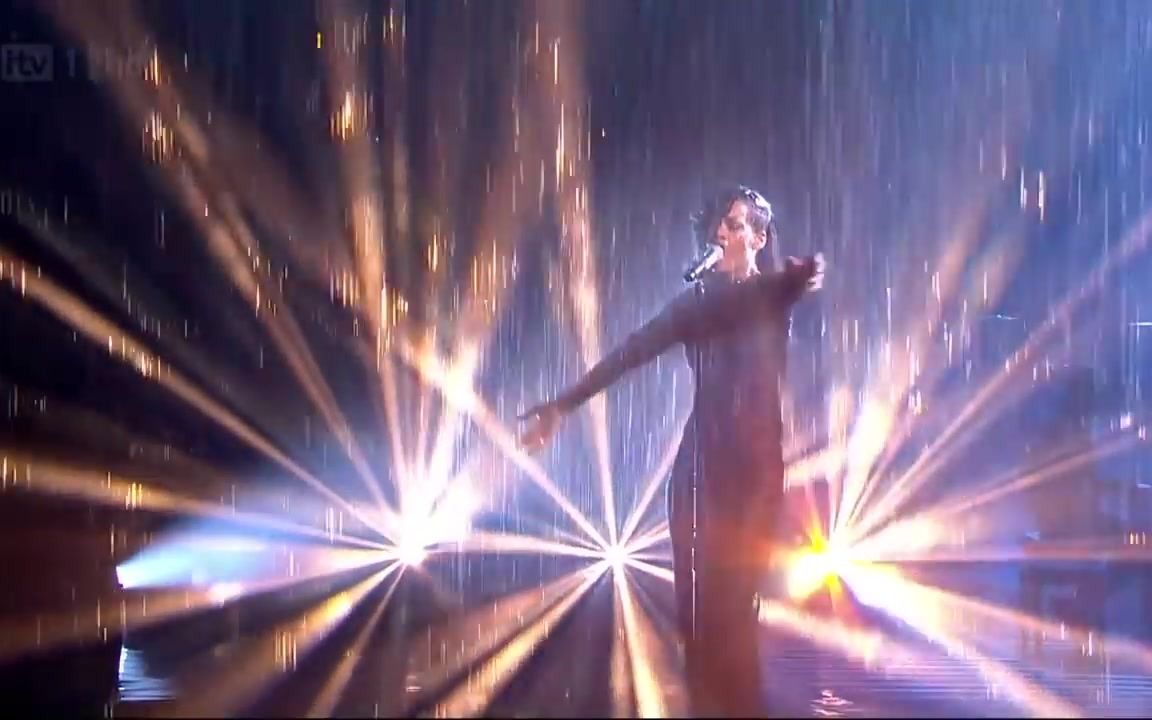 【X音素经典现场蕾哈娜献唱钻石】Rihanna  Diamonds (Live 2012.11.25 The XFactor)哔哩哔哩bilibili