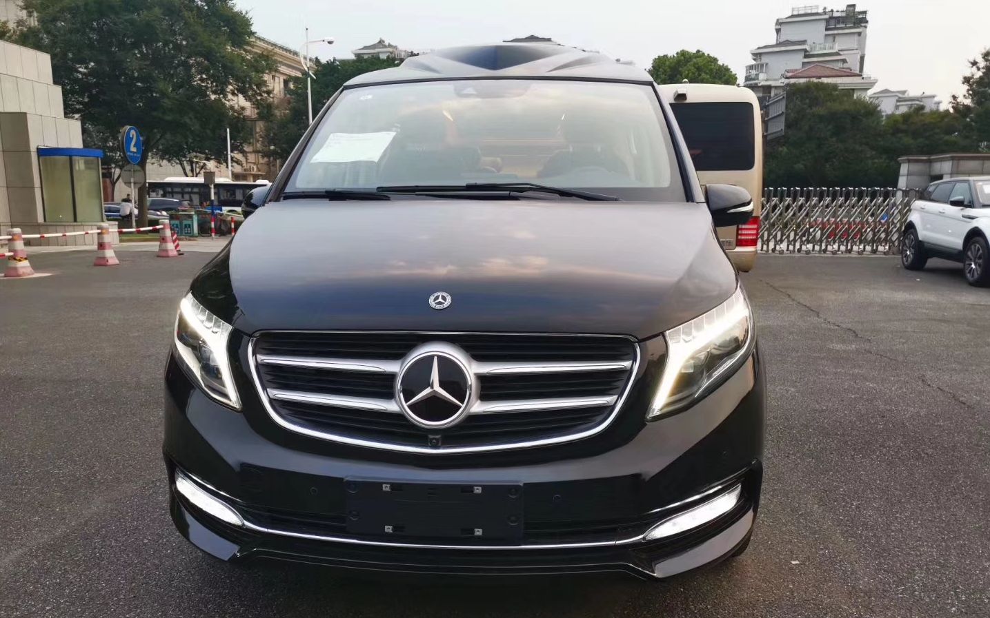 奔驰v级260l高顶商务车豪华7座改装房车介绍