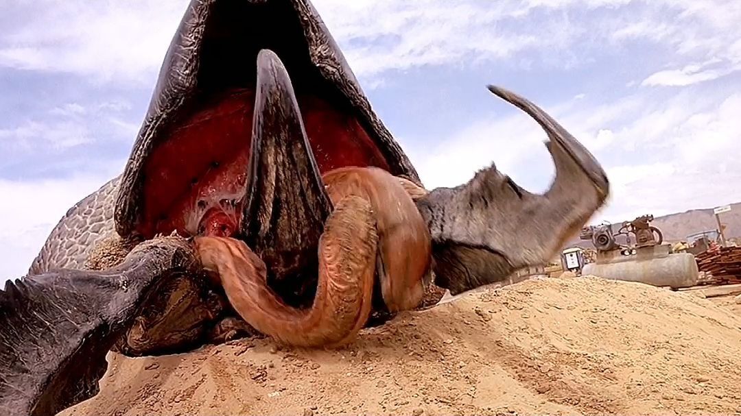 异形魔怪1经典永不过时30多年前的怪物片