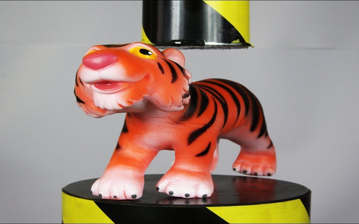 用疯狂液压机碾压家园动物—老虎玩具【thecrusher】