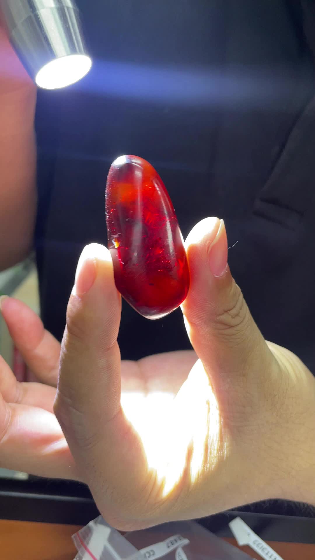 血珀小裸石 血色实在太浓了