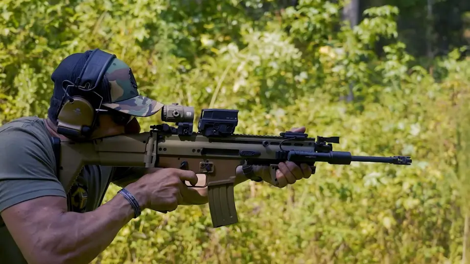 常见的FN SCAR系列步枪的不准确的传闻，这个视频也许可以回答你心中的 