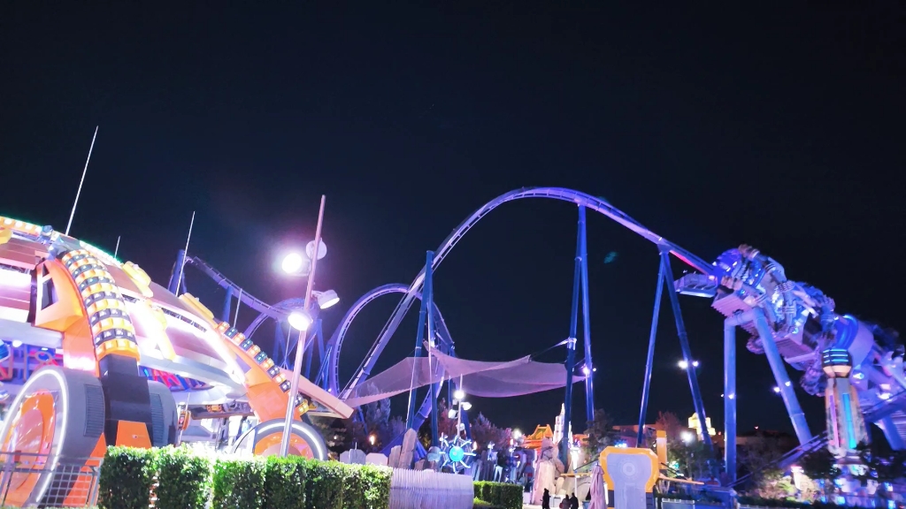 环球影城晚上的过山车巨好玩