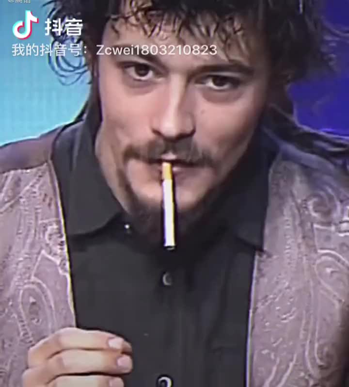 美国达人秀年度总冠军顶级魔术大师马里奥香烟毫无破绽的魔术表演