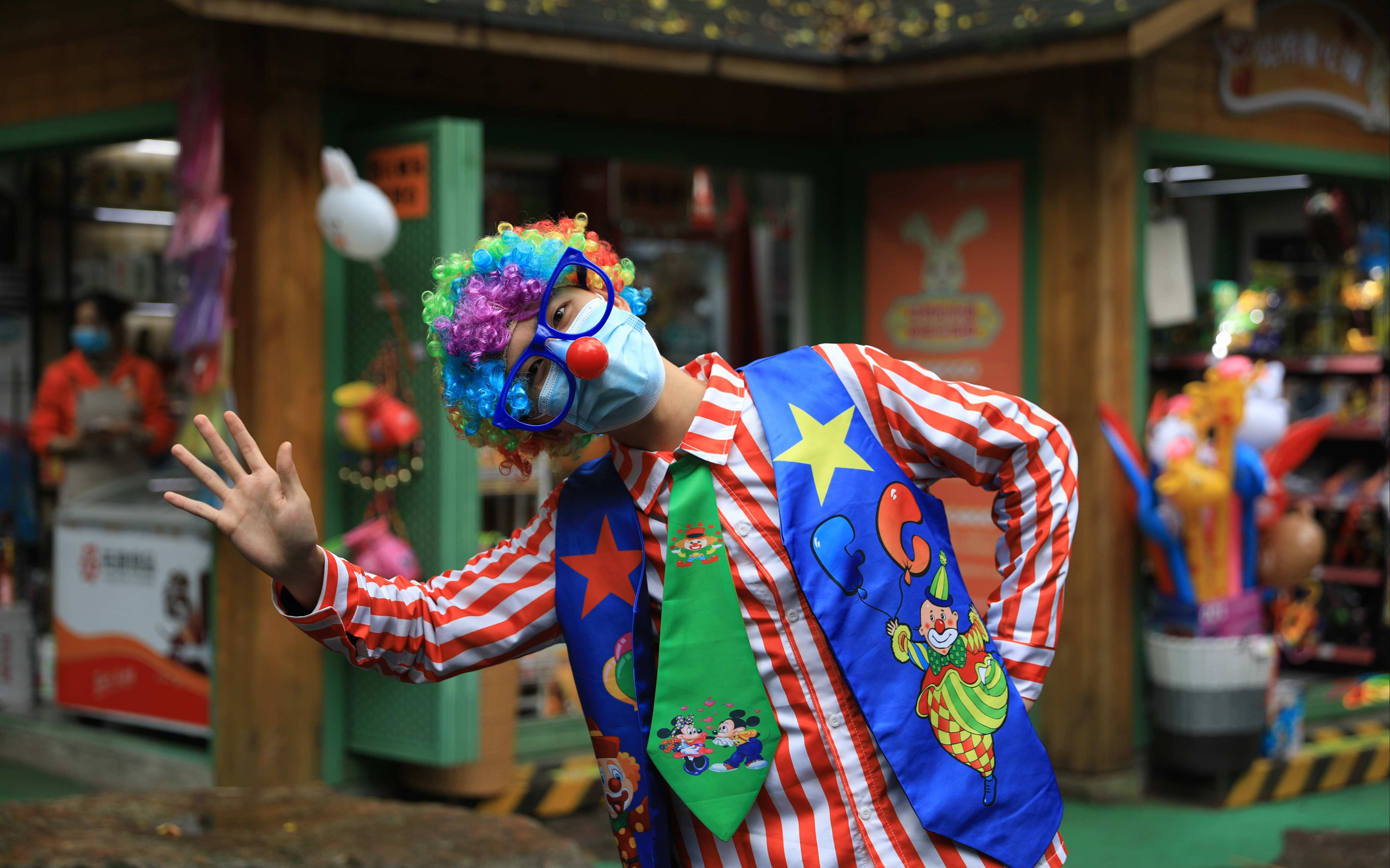 22岁玩偶扮演者为逐梦留在杭州:相信自己是王子,别人才会相信你