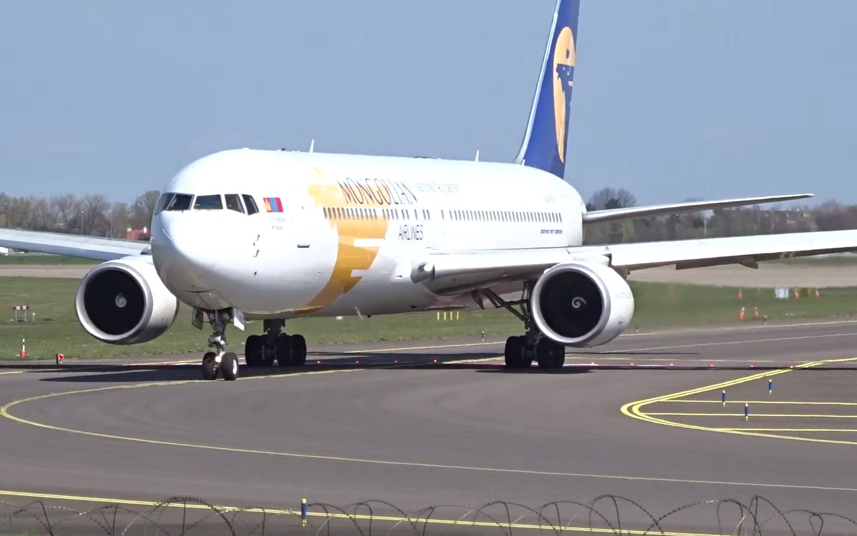 蒙古首架宽体miat 767-300 ju-1021