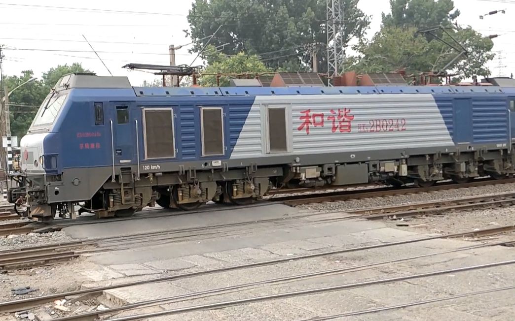 【铁路随拍】20180516 京局唐段hxd2b-0242牵引混入了一节棚车的敞车