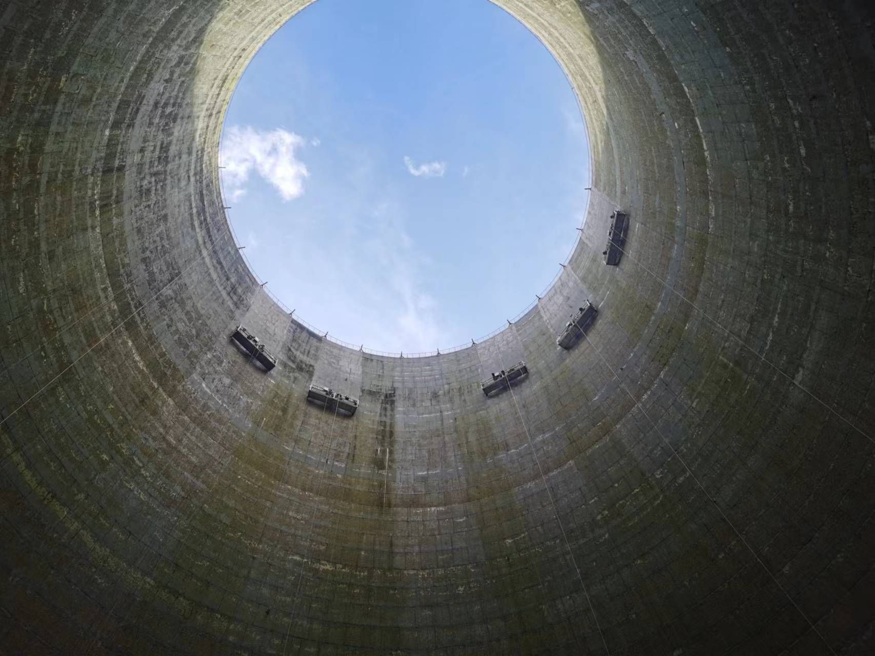 双曲线冷却塔内壁防腐工程