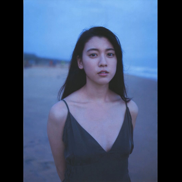 写真集　三吉彩花 