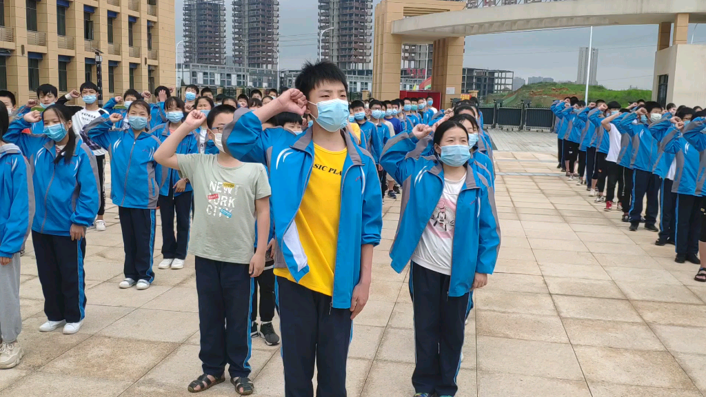 丰城市剑南中学初一4班交通安全宣誓