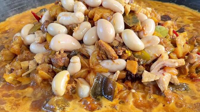 2根牛鞭,2只甲鱼,4斤公鸡蛋,大铁锅炖上一大锅,真是人间美味