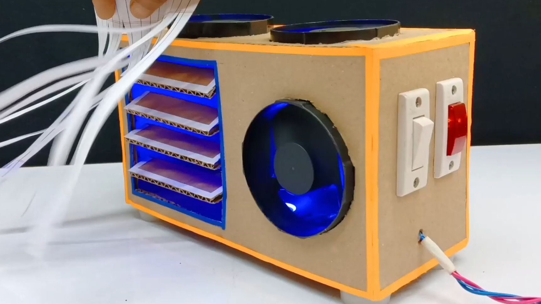 超牛创意!教你用纸板打造属于自己的 "空调"