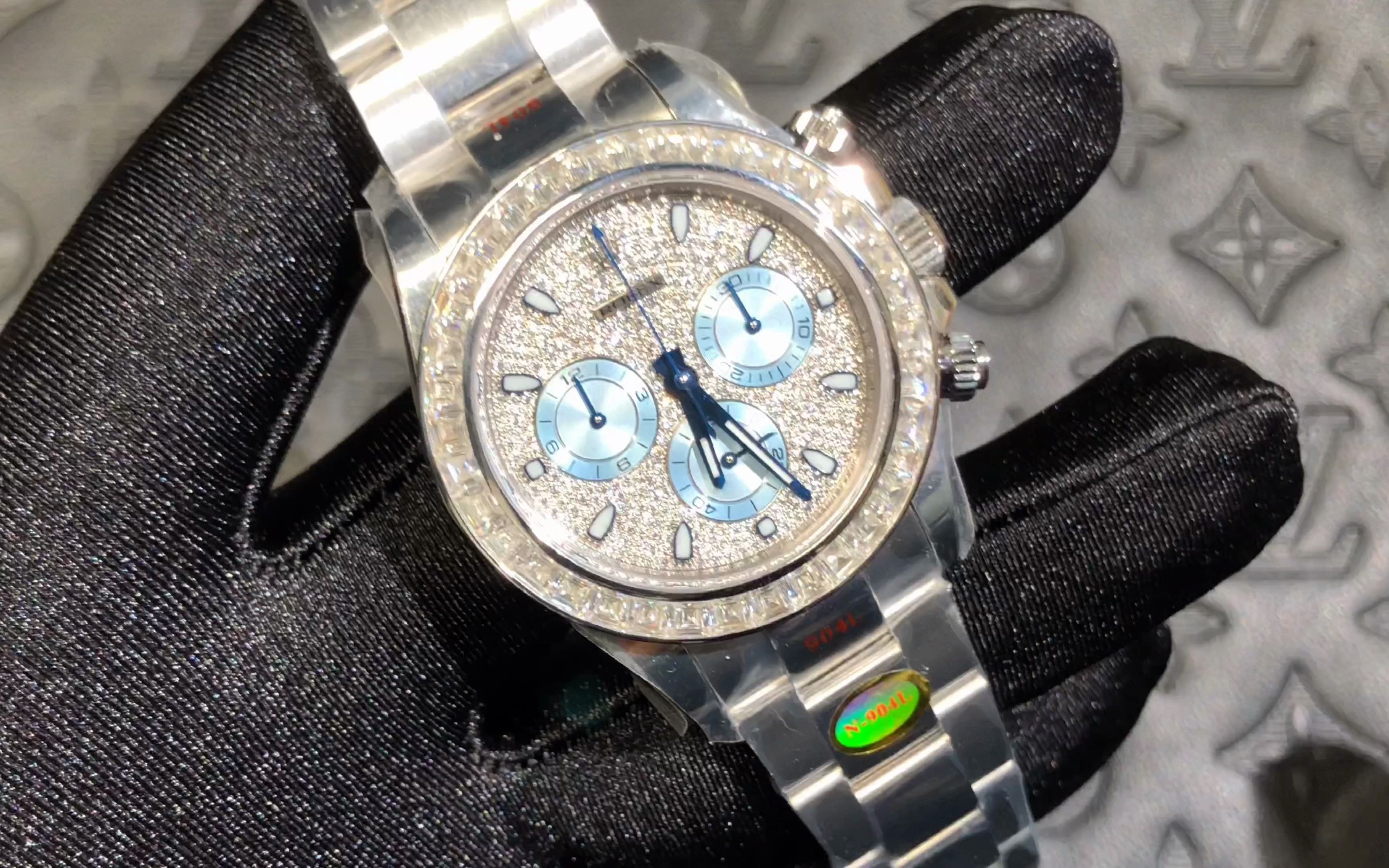 不损坏原装配件的劳力士迪通拿镶钻改装案例_哔哩哔哩 (゜-゜)つロ