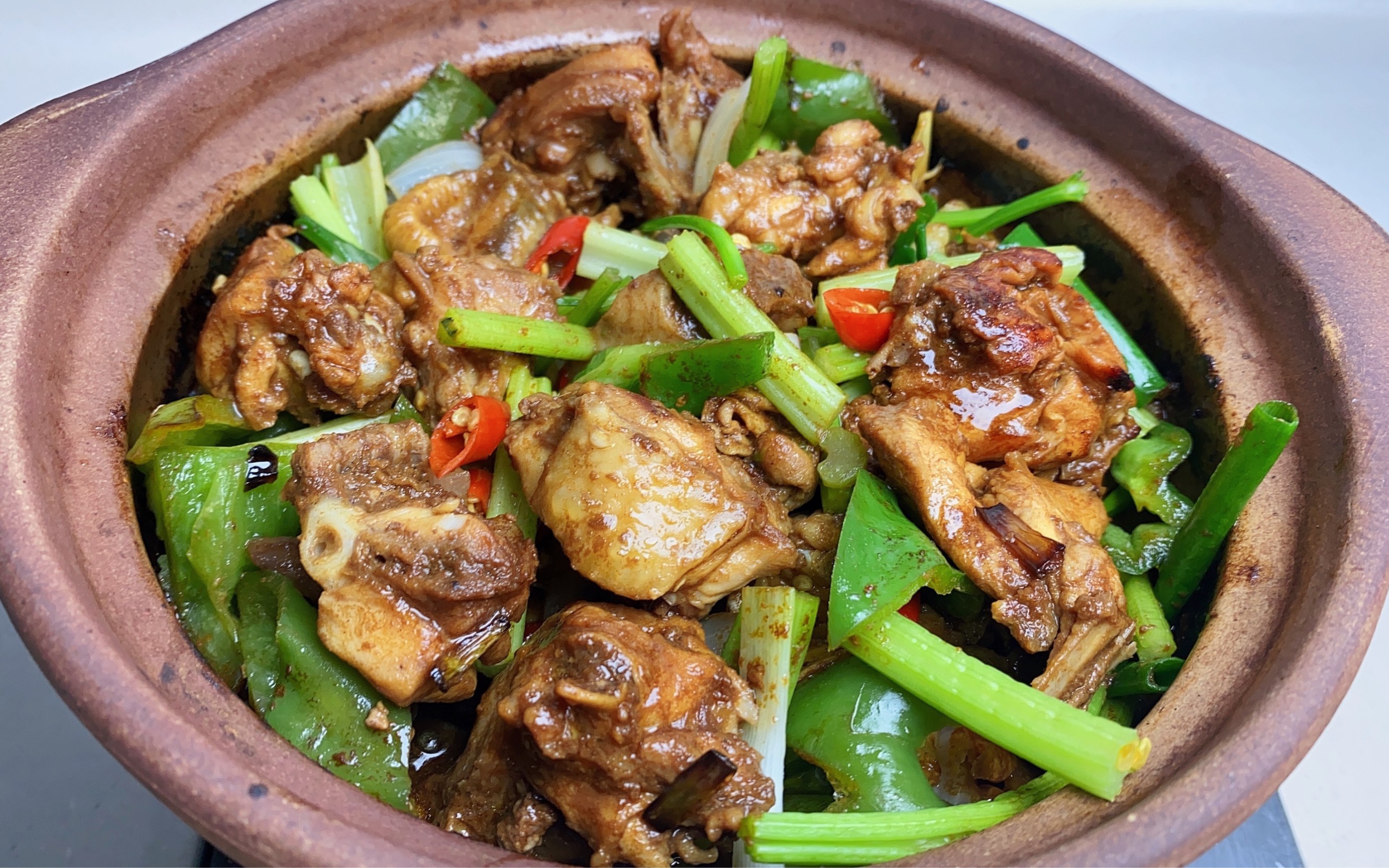 香焖鸡煲,做法简单快手,酱香浓郁