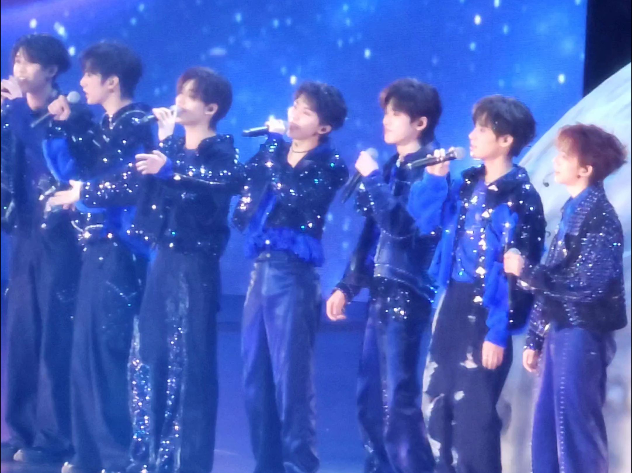 孤单北半球 时代少年团演唱会现场