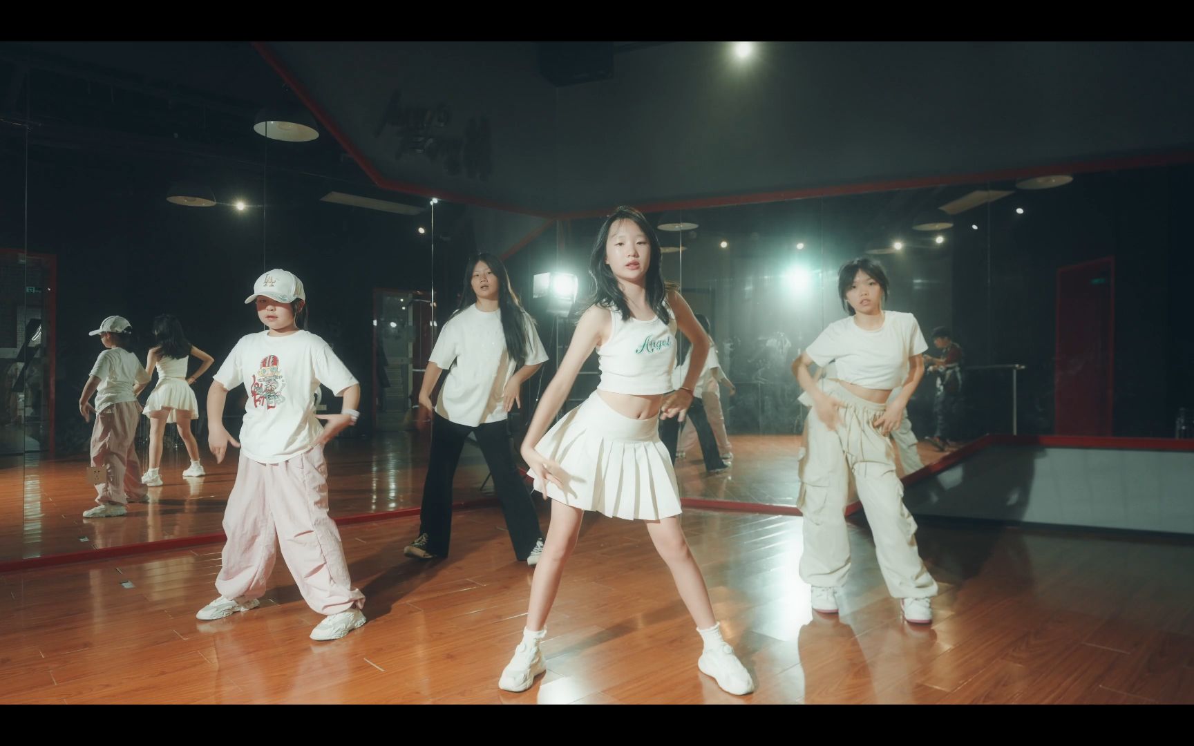 跃动舞蹈ceci导师班学员展示:xg 《tgif》