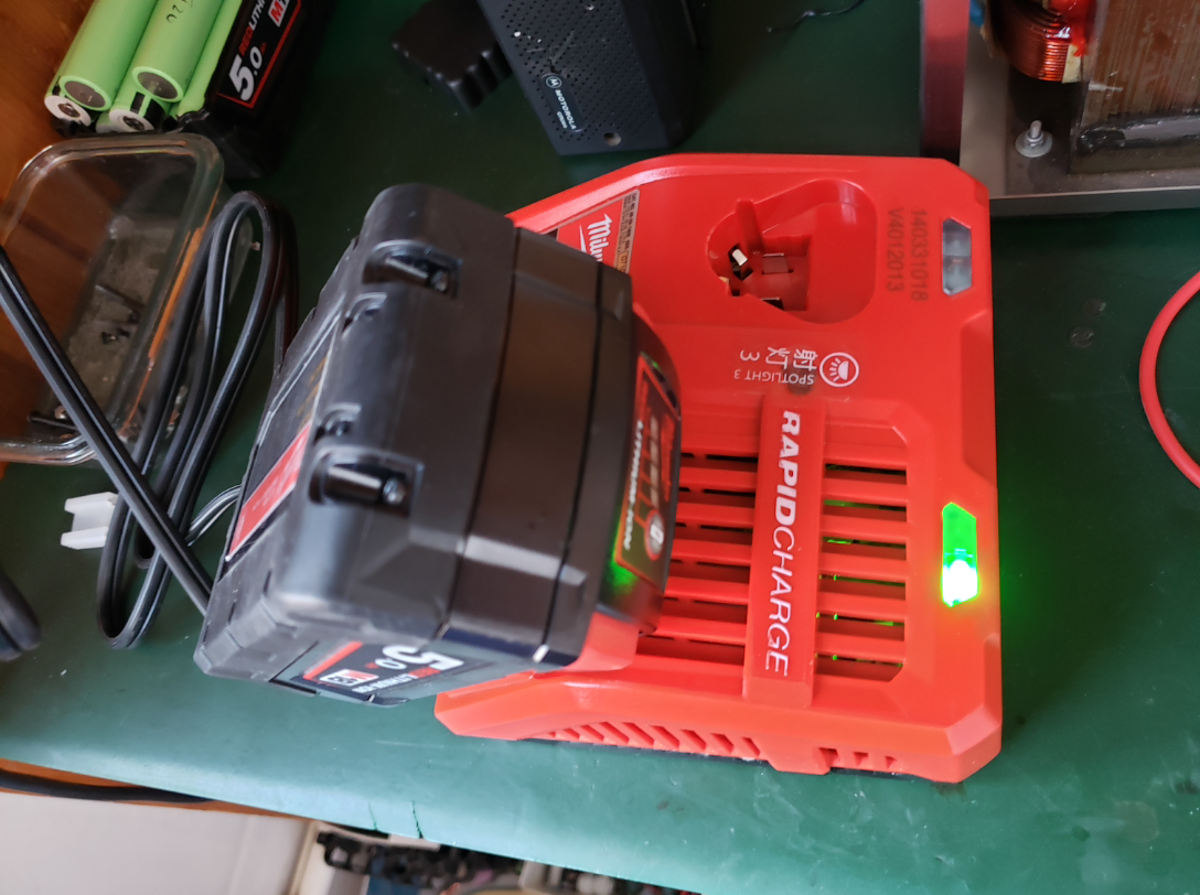 米沃奇原装充电器米沃奇两用m12/m18锂电池充电器