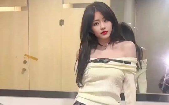 香肩诱人,青春靓丽,春日野望!