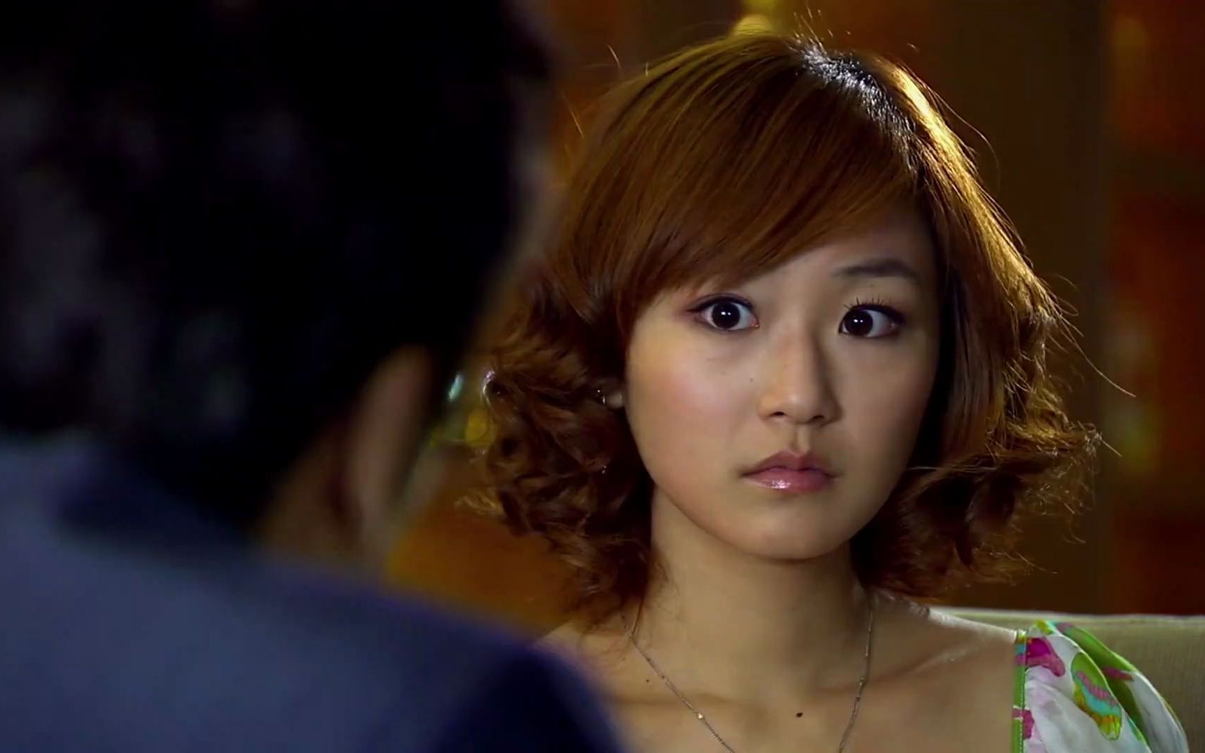 小菊的秋天 天磊觉得羽杰很可能没有离开深圳,电话中却听说羽心正在