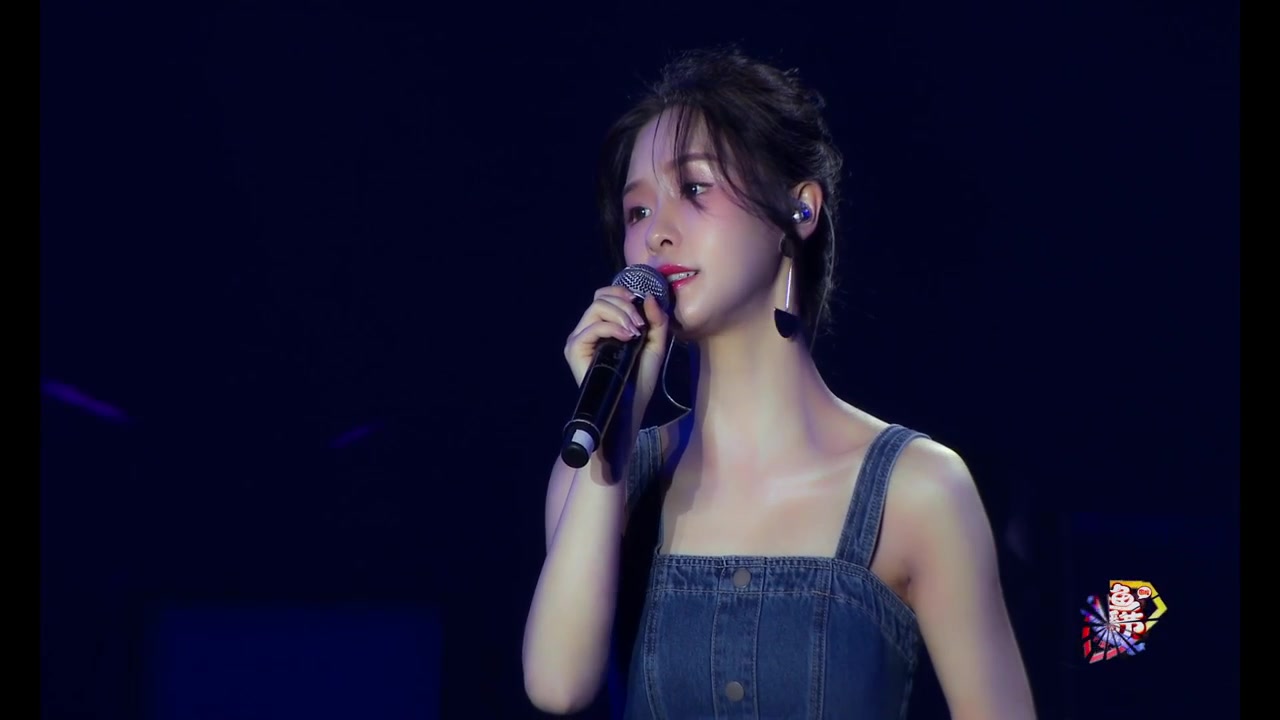 阿冷斗鱼嘉年华演唱《弧月》