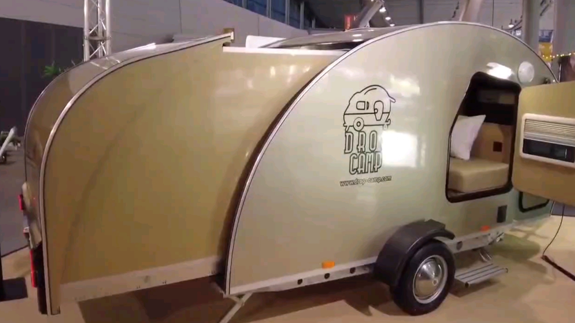 2024款折叠式泪滴拖挂房车 外观和内饰