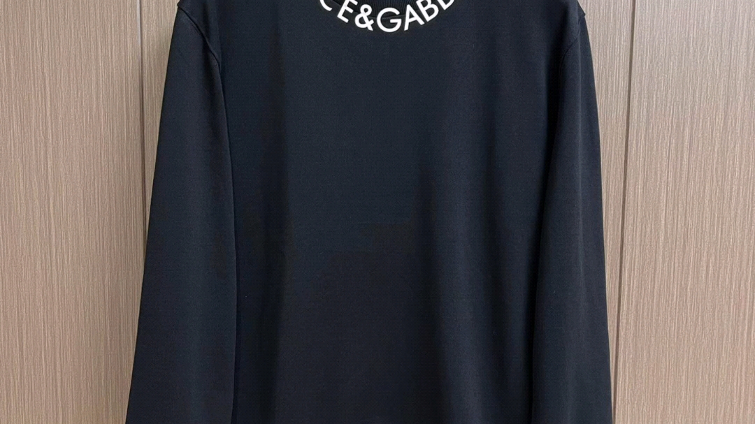 分享下原单loewe罗意威卫衣,支持货到付款