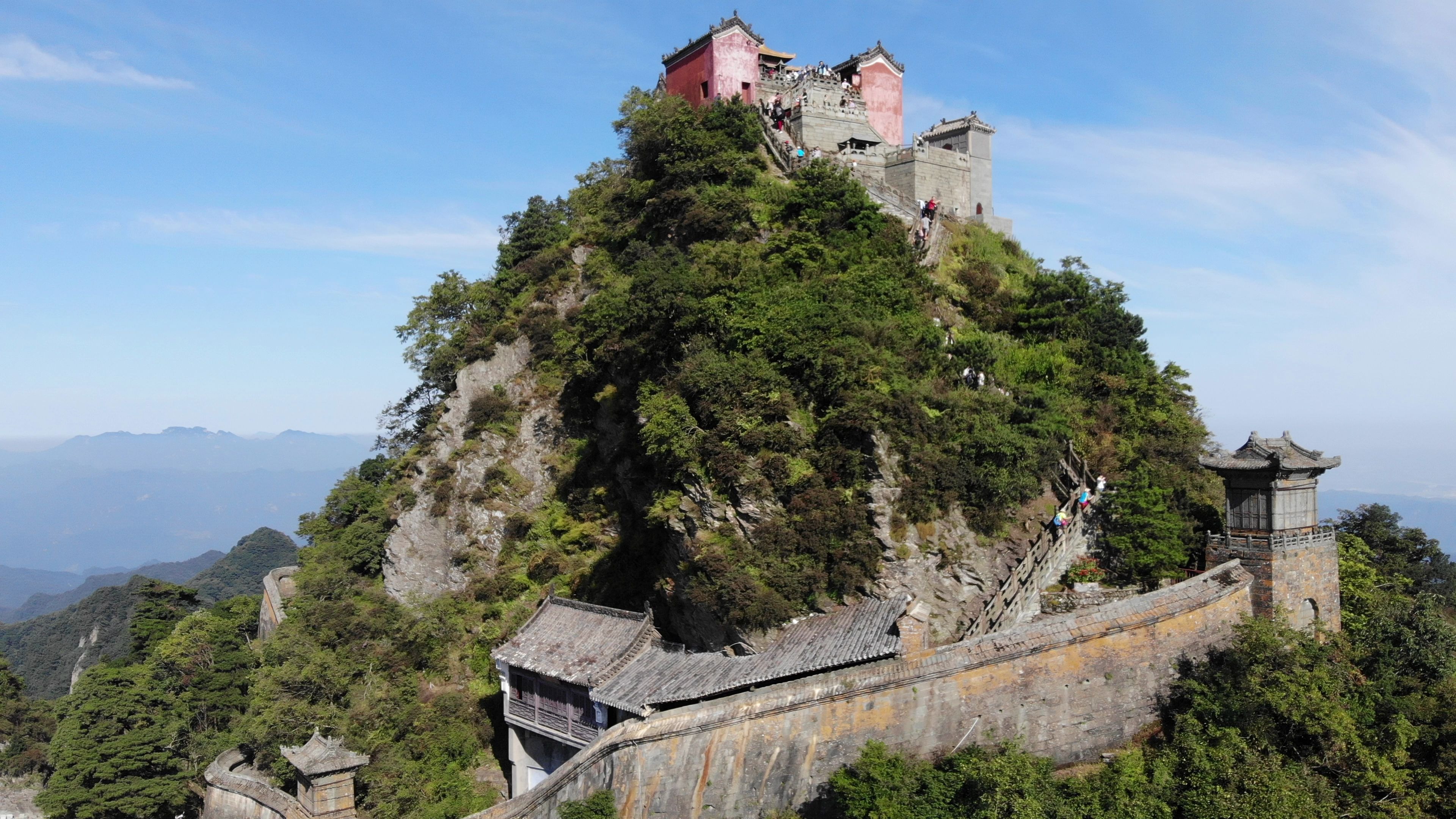 大疆无人机拍摄武当山金顶