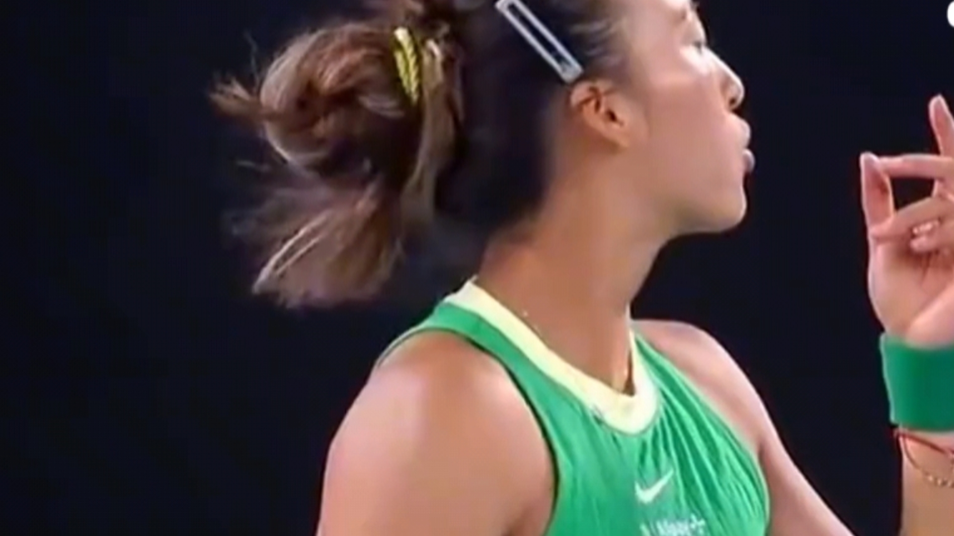 郑钦文吹羽毛神来之笔 看得我鸡皮疙瘩都起来了!#郑钦文 #网球 #美网