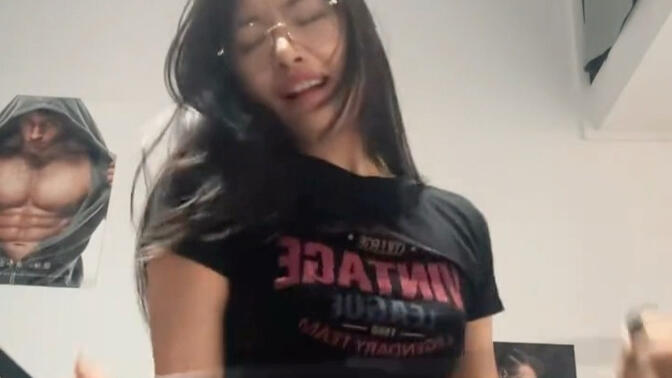 最怕的几招全让她学会了高清播放