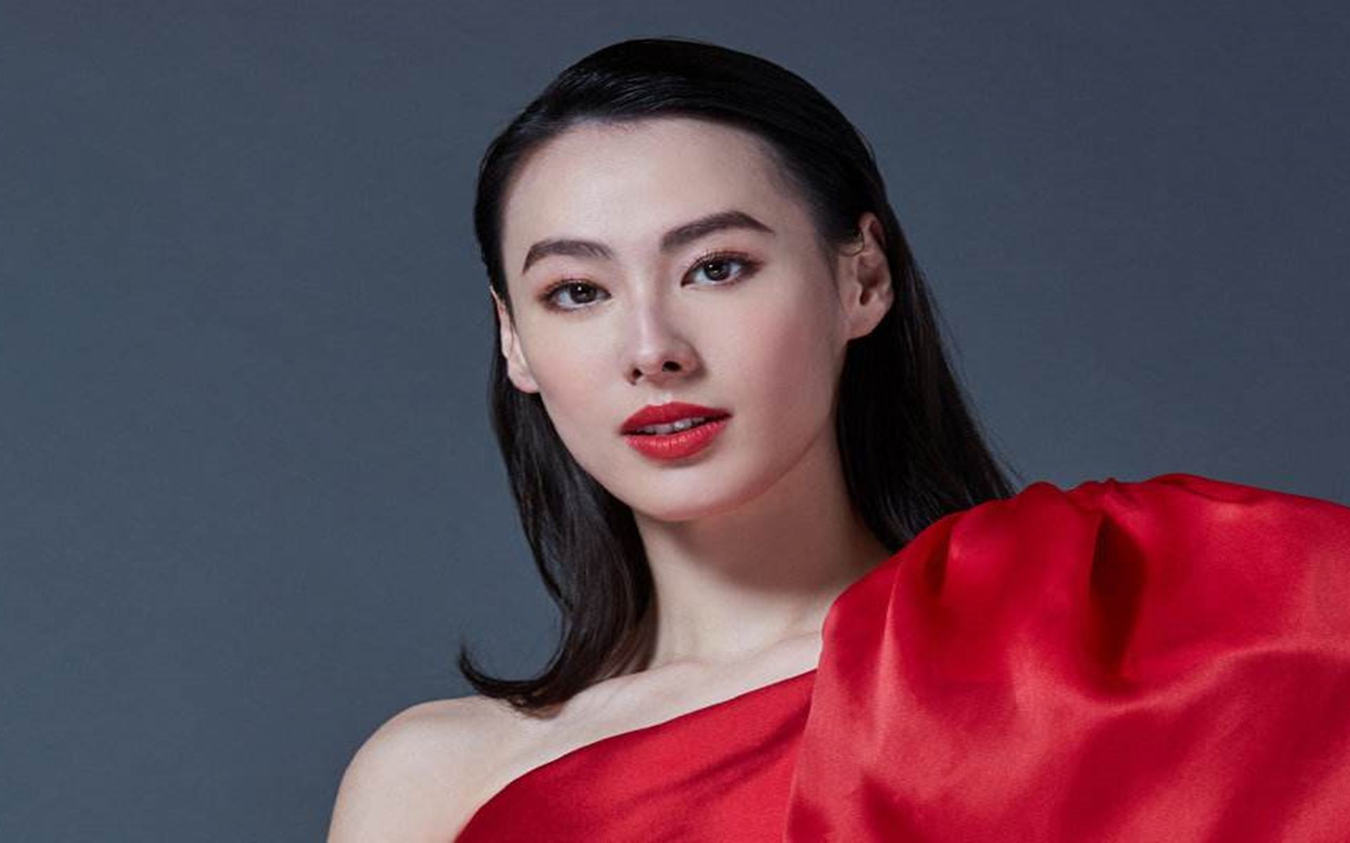 未婚先孕,22岁连生3子的梁洛施,未进豪门却活成人生赢家