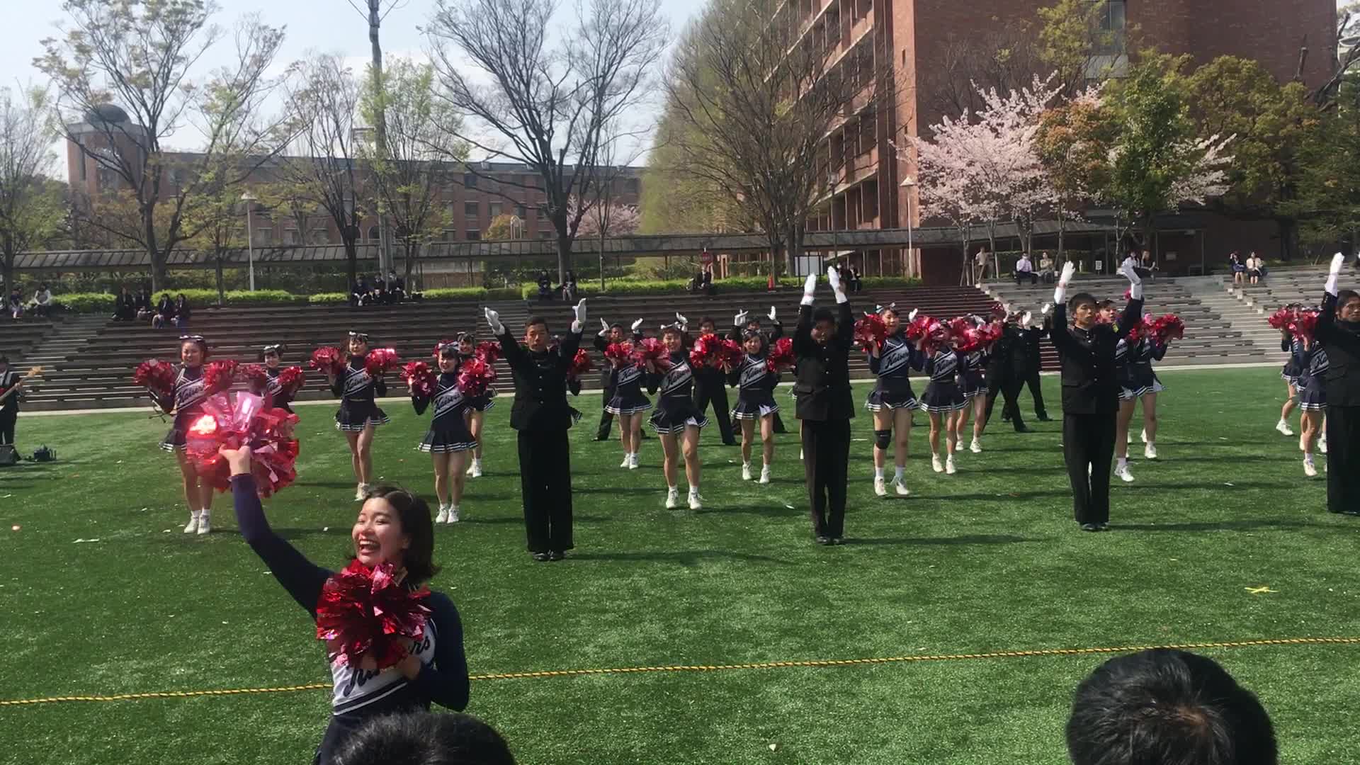 [图]关西大学2018年4月1日入学式之啦啦队表演