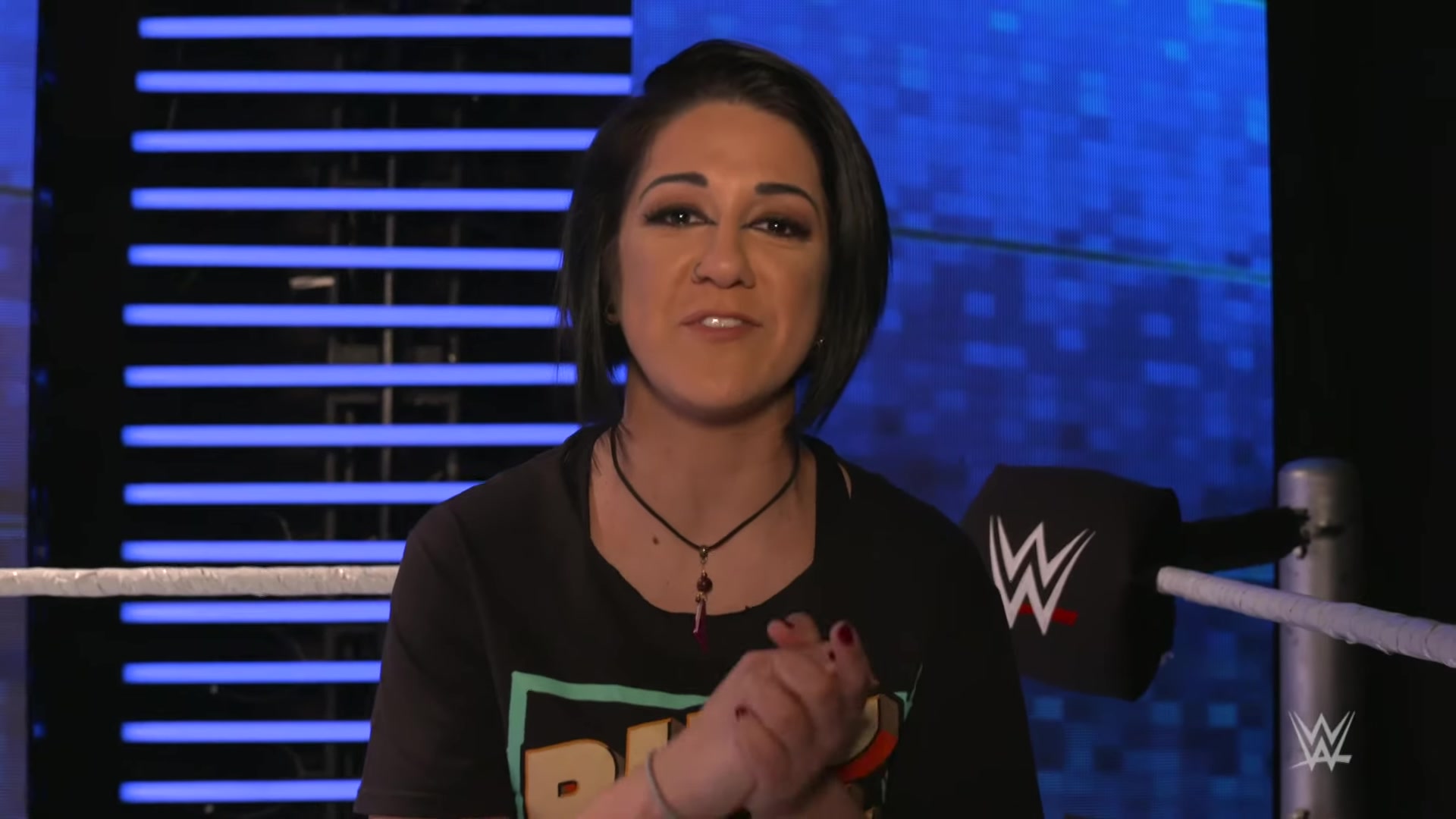 [图]Bayley commands you to watch The Broken Skull Sessions: WWE Network Pick of the